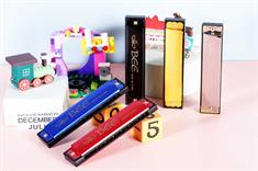 16 huls mundharmonika til børn i sort