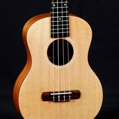 US30-T Ukulele - PearlRiverPiano front tæt på