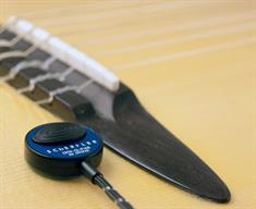 Schertler - DYN-V-P48 Mikrofon til Guitar installed